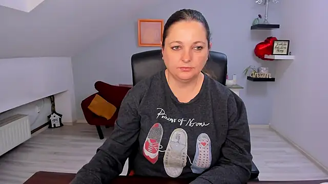 LollaGirl online show from 03/28/26, 04:35