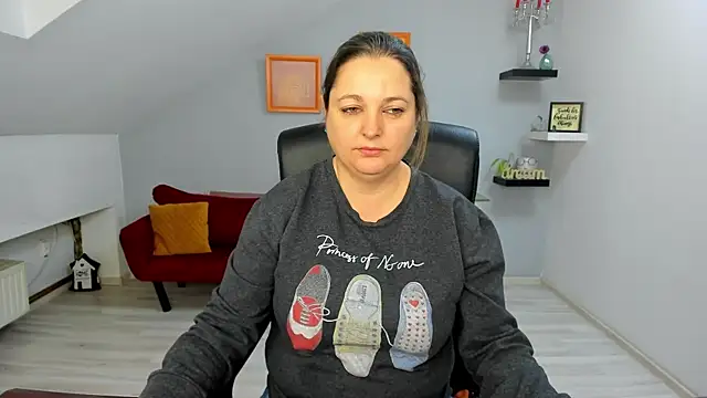 LollaGirl online show from 01/12/26, 04:19