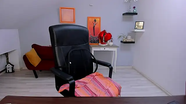 LollaGirl online show from 02/23/26, 04:36