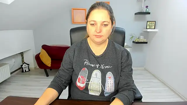 LollaGirl online show from 12/01/25, 04:13