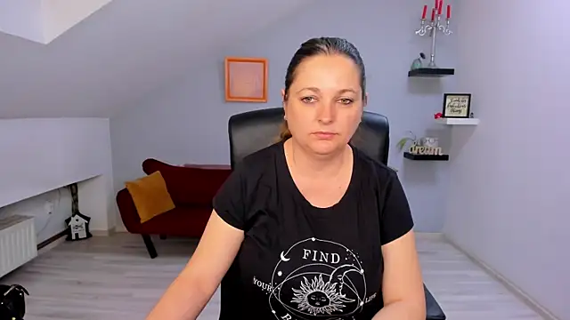 LollaGirl online show from 04/21/26, 03:24