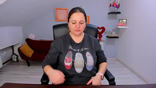 LollaGirl online show from 02/14/26, 04:45