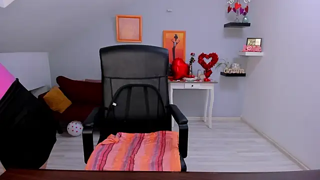 LollaGirl online show from 02/17/26, 04:21