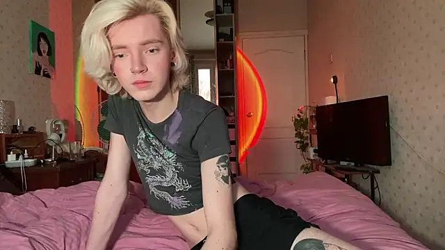 Snapshot of Uvshiba chatting on 02/04/25, 02:10 Uvshiba online show from 02/04/25, 02:10