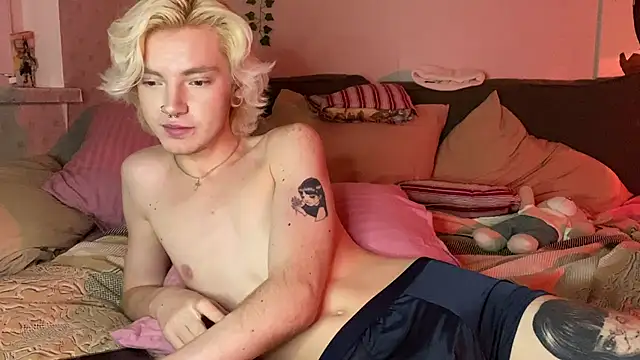 Snapshot of Uvshiba chatting on 01/07/25, 09:03 Uvshiba online show from 01/07/25, 09:03