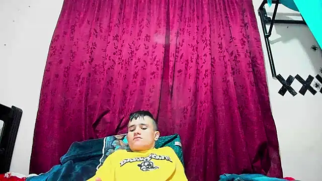 Snapshot of davidlatin66 chatting on 10/08/25, 12:12 davidlatin66 online show from 10/08/25, 12:12