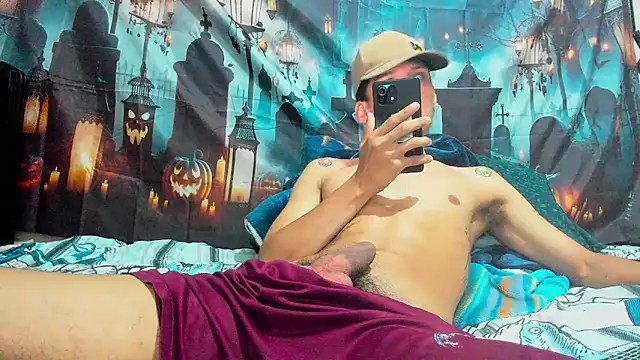 Snapshot of davidlatin66 chatting on 11/05/25, 01:09 davidlatin66 online show from 11/05/25, 01:09