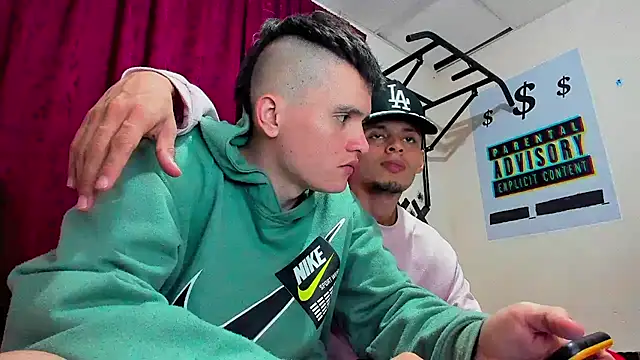 Snapshot of davidlatin66 chatting on 10/10/25, 04:02 davidlatin66 online show from 10/10/25, 04:02