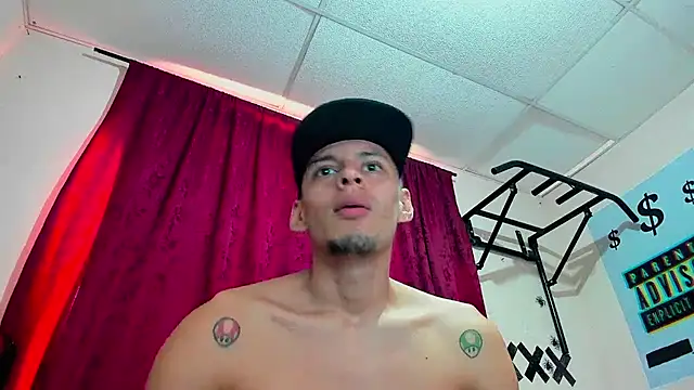 Snapshot of davidlatin66 chatting on 10/05/25, 03:47 davidlatin66 online show from 10/05/25, 03:47