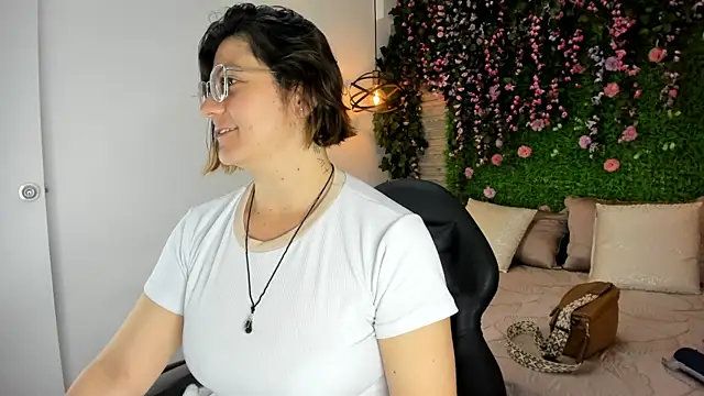 SarahDeyvis online show from 12/02/25, 01:13