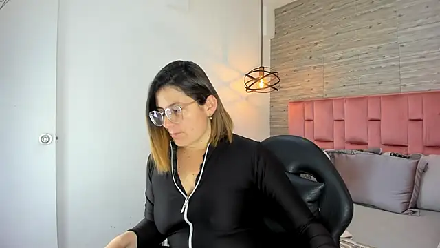 SarahDeyvis online show from 10/21/25, 01:10