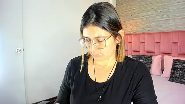 SarahDeyvis online show from 09/18/25, 06:22