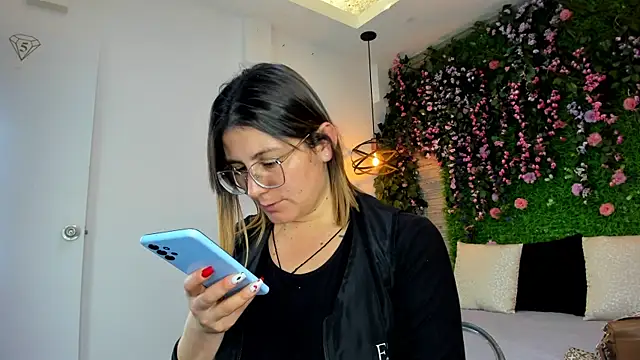 SarahDeyvis online show from 11/25/25, 06:30