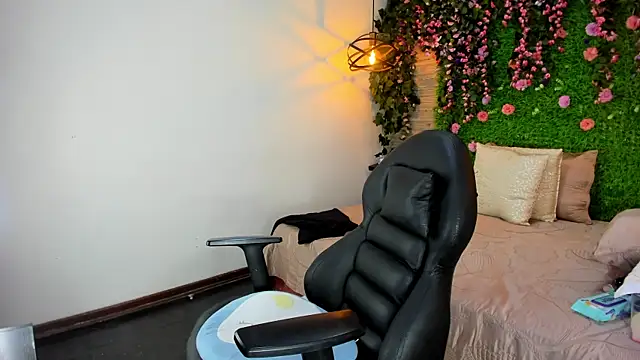 SarahDeyvis online show from 12/04/25, 11:15