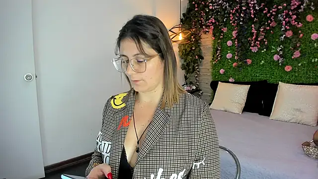 SarahDeyvis online show from 11/21/25, 01:10