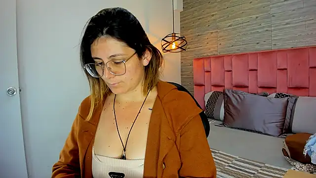 SarahDeyvis online show from 10/28/25, 04:17