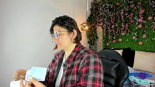 SarahDeyvis online show from 11/30/25, 02:29