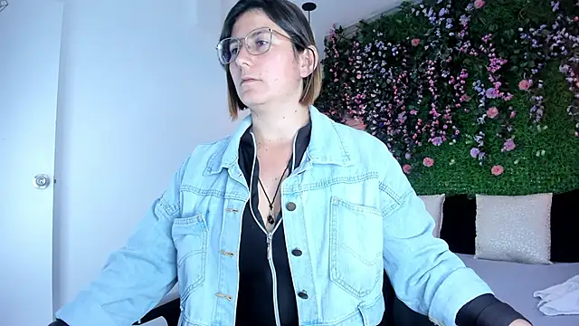 SarahDeyvis online show from 12/01/25, 01:01