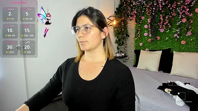 SarahDeyvis online show from 11/18/25, 05:49