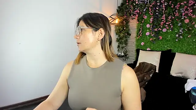 SarahDeyvis online show from 11/12/25, 01:04