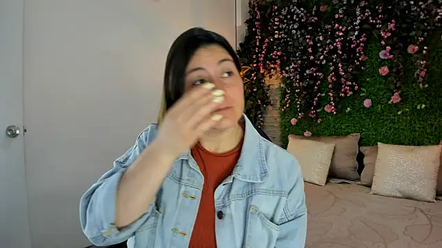 SarahDeyvis online show from 12/17/25, 01:49