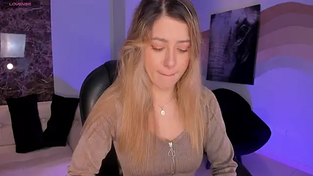 Snapshot of EveBensonX chatting on 02/11/26, 01:11 EveBensonX online show from 02/11/26, 01:11