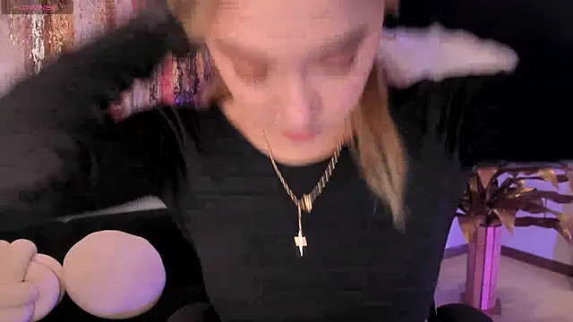 EveBensonX online show from 11/05/25, 12:19