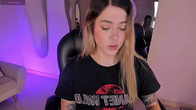 EveBensonX online show from 10/05/25, 10:33