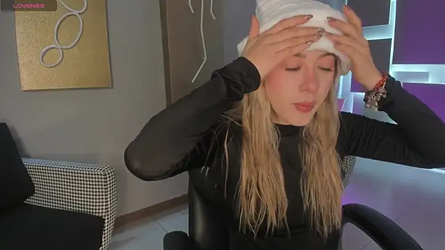 EveBensonX online show from 12/16/25, 12:42