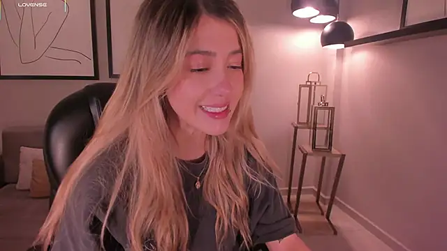 Snapshot of EveBensonX chatting on 01/09/26, 12:12 EveBensonX online show from 01/09/26, 12:12