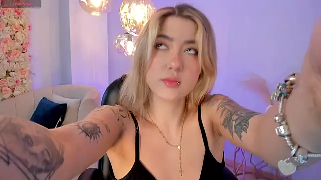 EveBensonX online show from 10/26/25, 05:57