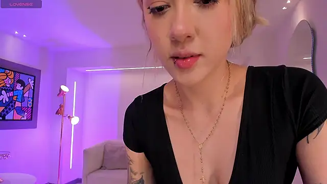 EveBensonX online show from 10/13/25, 12:29