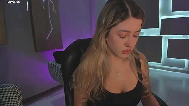 EveBensonX online show from 12/15/25, 12:44