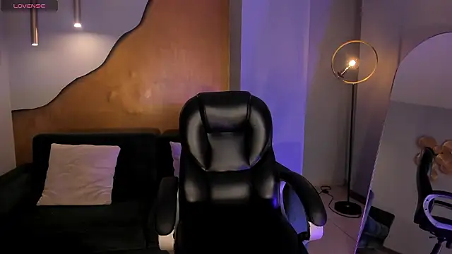 Snapshot of EveBensonX chatting on 02/04/26, 12:11 EveBensonX online show from 02/04/26, 12:11