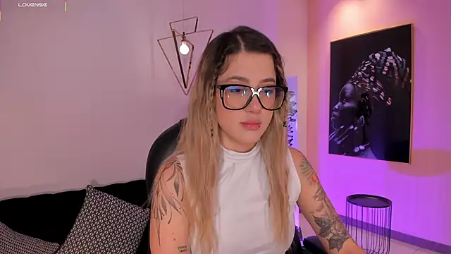 EveBensonX online show from 09/18/25, 12:19