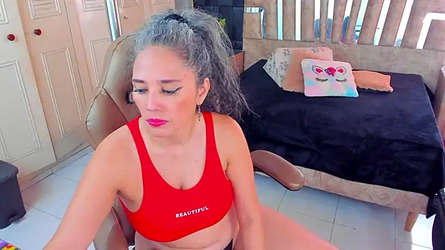 cute sassy online show from 02/18/26, 02:35