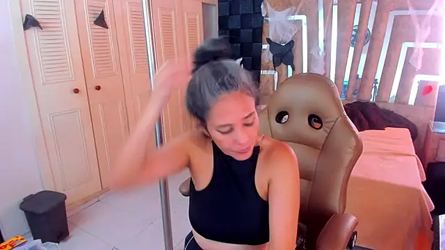 cute sassy online show from 11/08/25, 02:31