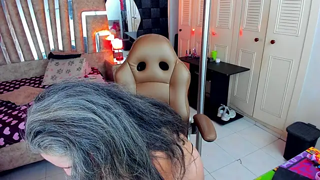 cute sassy online show from 04/19/26, 05:30