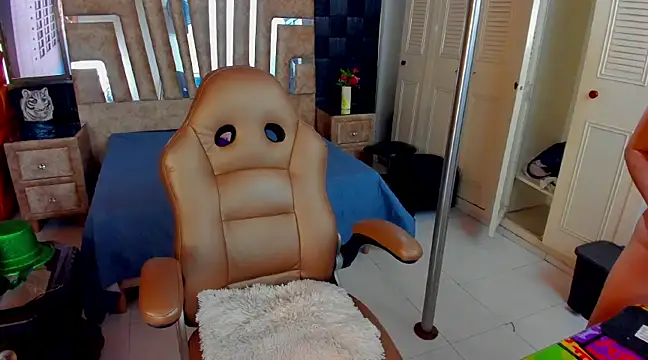 cute sassy online show from 03/21/25, 09:12