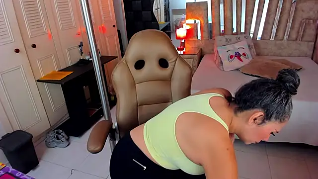 cute sassy online show from 04/10/26, 02:13