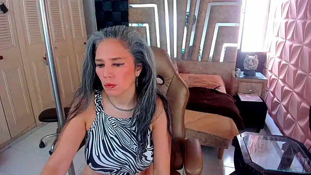 cute sassy online show from 11/11/25, 01:17