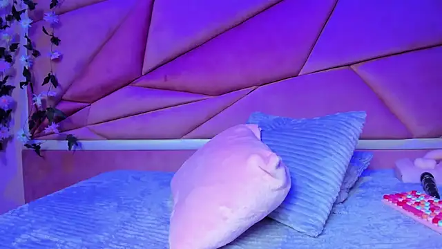 luna miler  online show from 10/29/25, 02:54