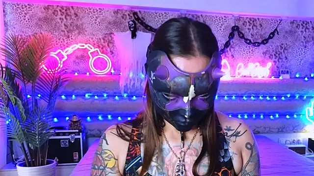 Snapshot of Cool_Freak_ chatting on 10/18/25, 10:28 Cool Freak online show from 10/18/25, 10:28