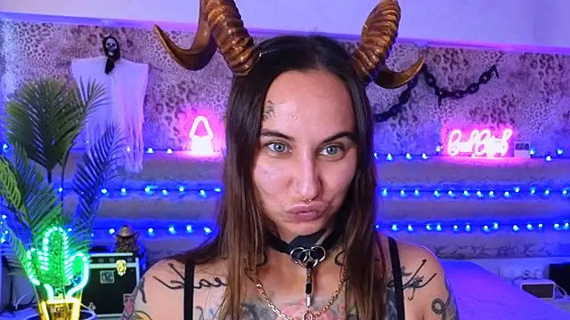 Snapshot of Cool_Freak_ chatting on 09/22/25, 10:32 Cool Freak online show from 09/22/25, 10:32