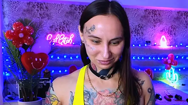 Snapshot of Cool_Freak_ chatting on 02/14/25, 09:34 Cool Freak online show from 02/14/25, 09:34