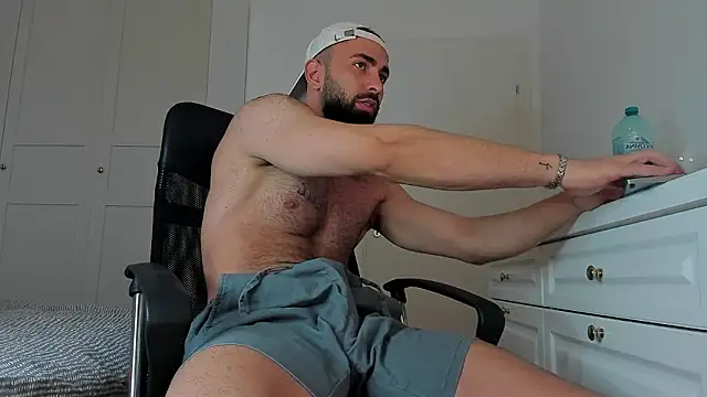 Snapshot of MichaelMasterss chatting on 02/16/26, 10:36 MichaelMasterss online show from 02/16/26, 10:36