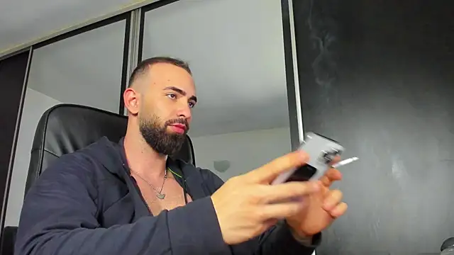 Snapshot of MichaelMasterss chatting on 03/20/25, 01:26 MichaelMasterss online show from 03/20/25, 01:26