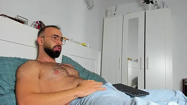 Snapshot of MichaelMasterss chatting on 09/22/25, 07:53 MichaelMasterss online show from 09/22/25, 07:53