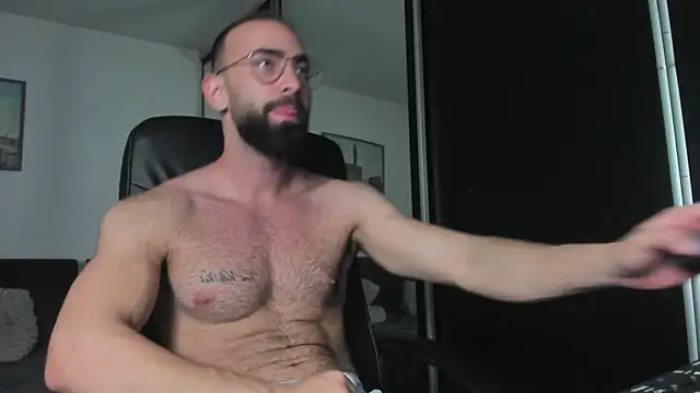 Snapshot of MichaelMasterss chatting on 10/24/25, 08:13 MichaelMasterss online show from 10/24/25, 08:13