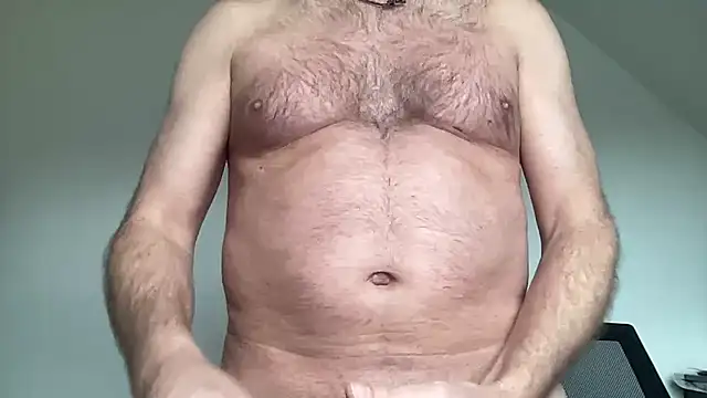 Snapshot of kinesias69 chatting on 10/26/25, 01:11 kinesias69 online show from 10/26/25, 01:11